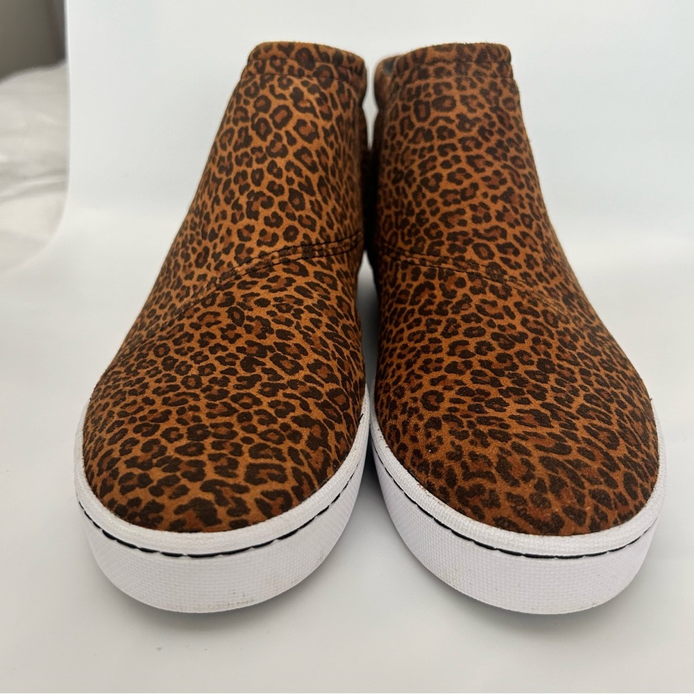 CLARK’S COMFORT COLLECTION CHEETAH PRINT  PAWLEY ADWIN SNEAKERS SIZE 8 SUEDE